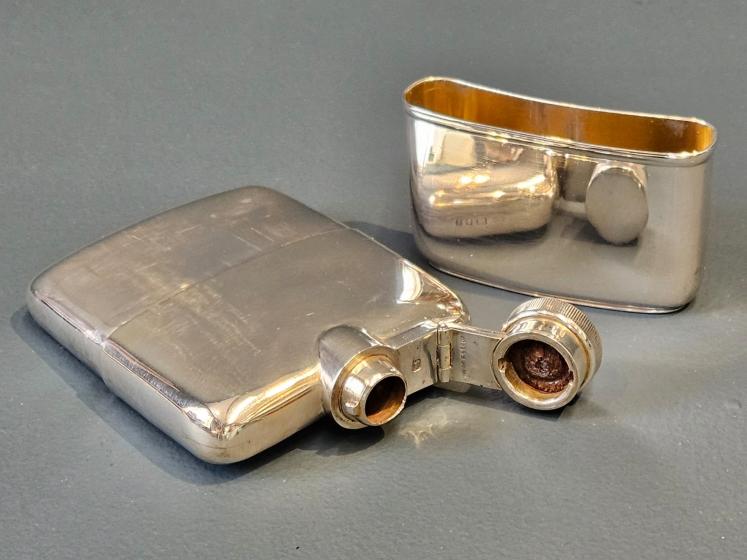 Superb George V Shallow Proportioned Silver Hip Flask - Image 5