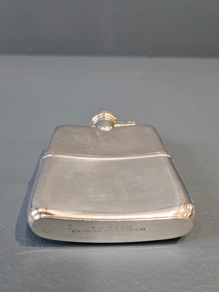 Superb George V Shallow Proportioned Silver Hip Flask - Image 3
