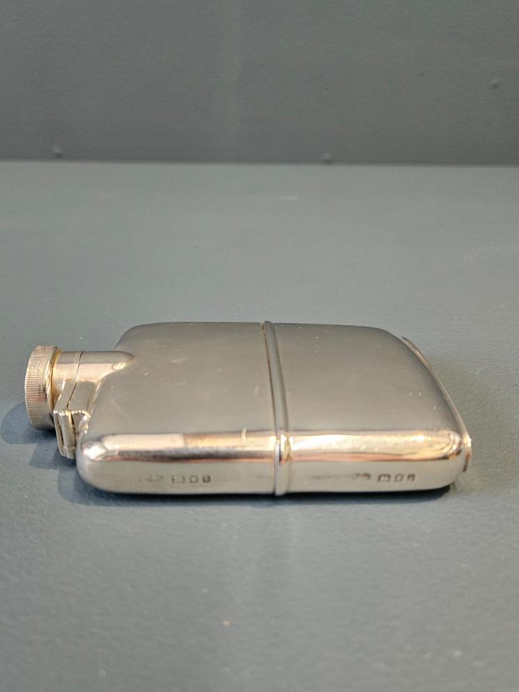 Superb George V Shallow Proportioned Silver Hip Flask - Image 2