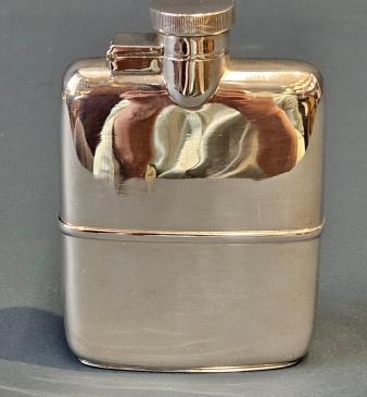 Superb George V Shallow Proportioned Silver Hip Flask - Image