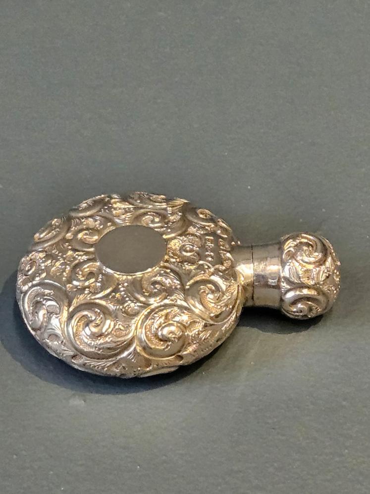 Victorian Floral Design Silver Scent Bottle - Image 4