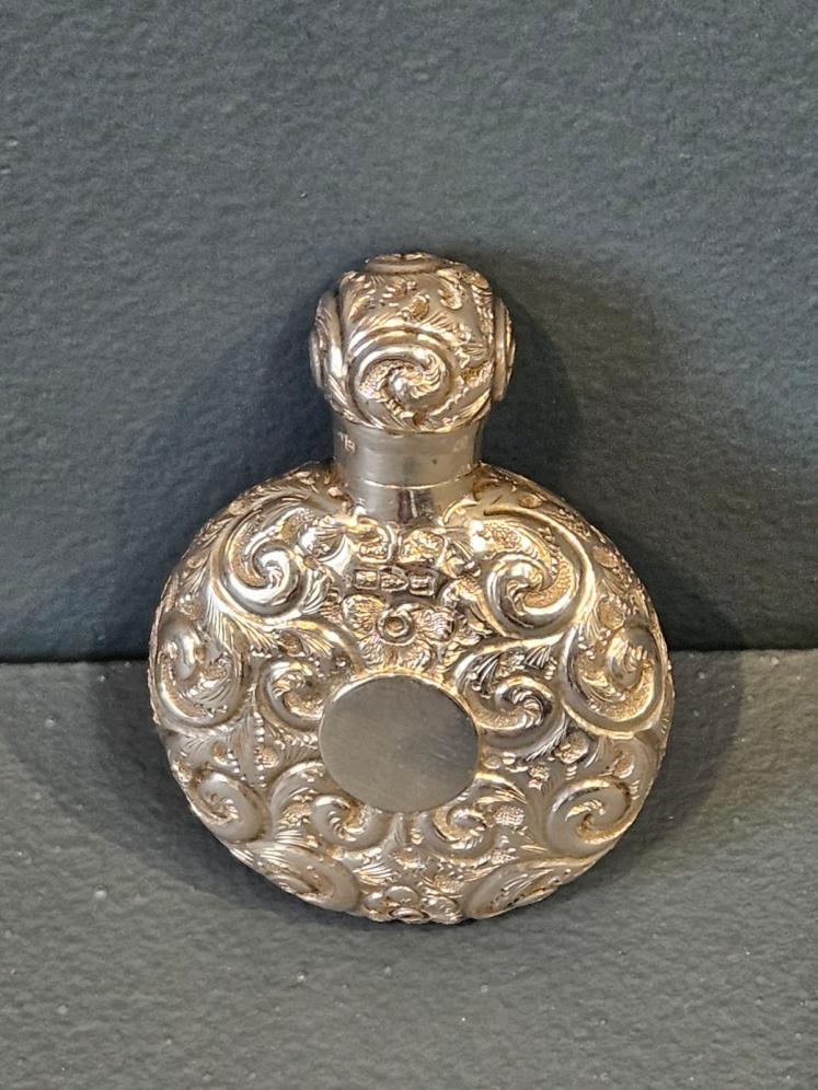 Victorian Floral Design Silver Scent Bottle - Image 1