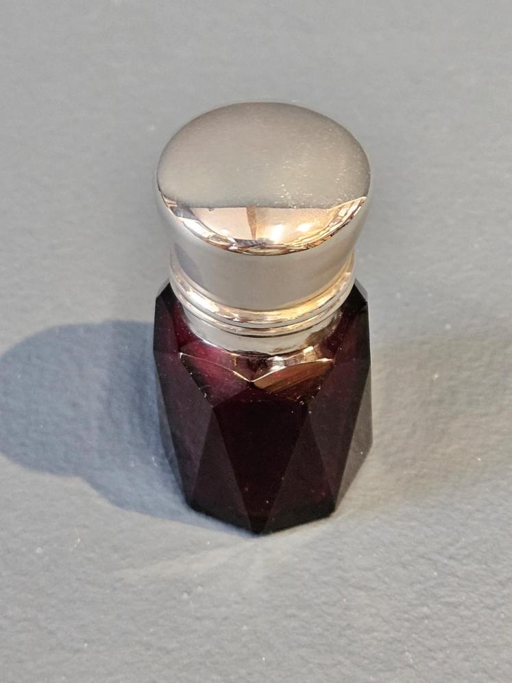 Edwardian Faceted Ruby Glass Silver Topped Scent Bottle - Image 4