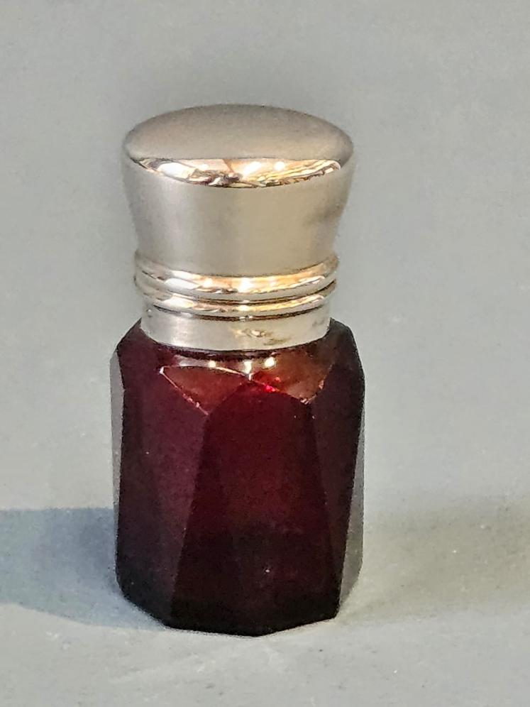 Edwardian Faceted Ruby Glass Silver Topped Scent Bottle - Image 2