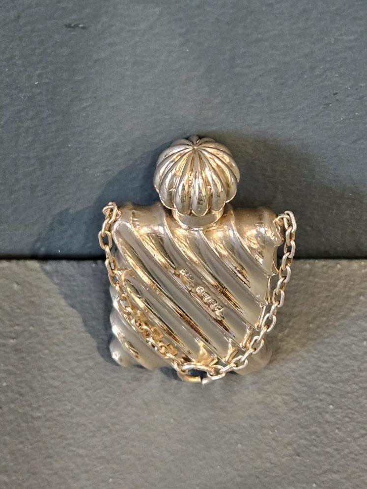 Victorian Silver Travelling Scent Bottle - Image 3