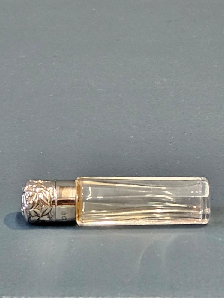 Silver and Crystal Scent File - Image 4