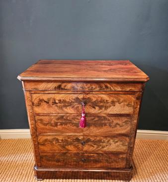 Fine Quality Figured Mahogany Biedermeier Chest Of Drawers - Image