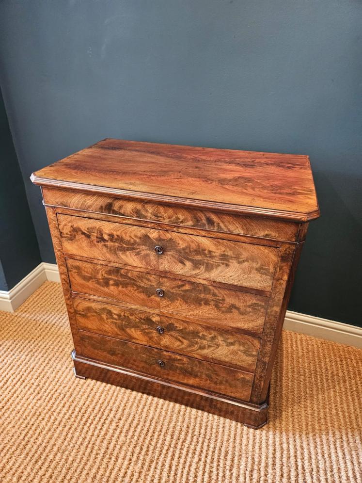 Fine Quality Figured Mahogany Biedermeier Chest Of Drawers - Image 3