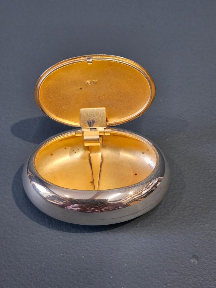 Edwardian Small Silver Squeeze Tobacco Pebble - Image 4