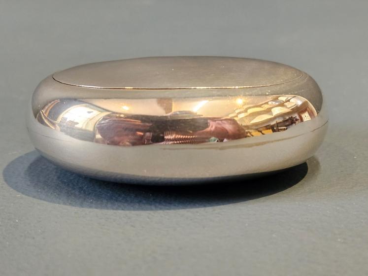 Edwardian Small Silver Squeeze Tobacco Pebble - Image 2