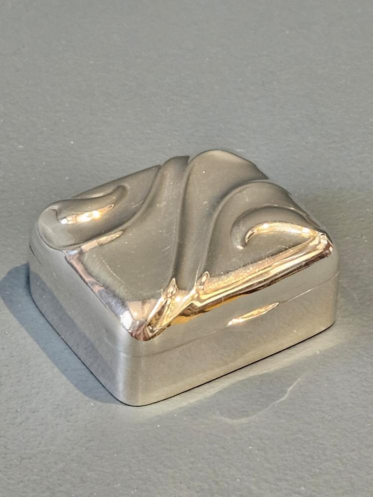 Art Nouveau Silver Pill Box - Image 5