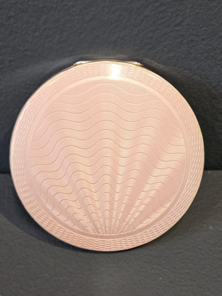 Silver and Pink Engine Turned Enamel Compact - Image 4