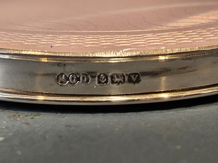 Silver and Pink Engine Turned Enamel Compact - Image 3