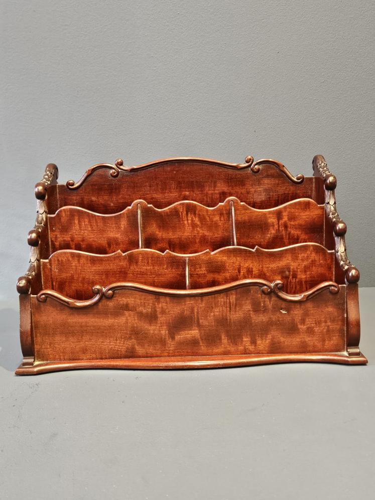 Outstanding Quality Victorian Figured Mahogany Waterfall Letter Rack - Image 3