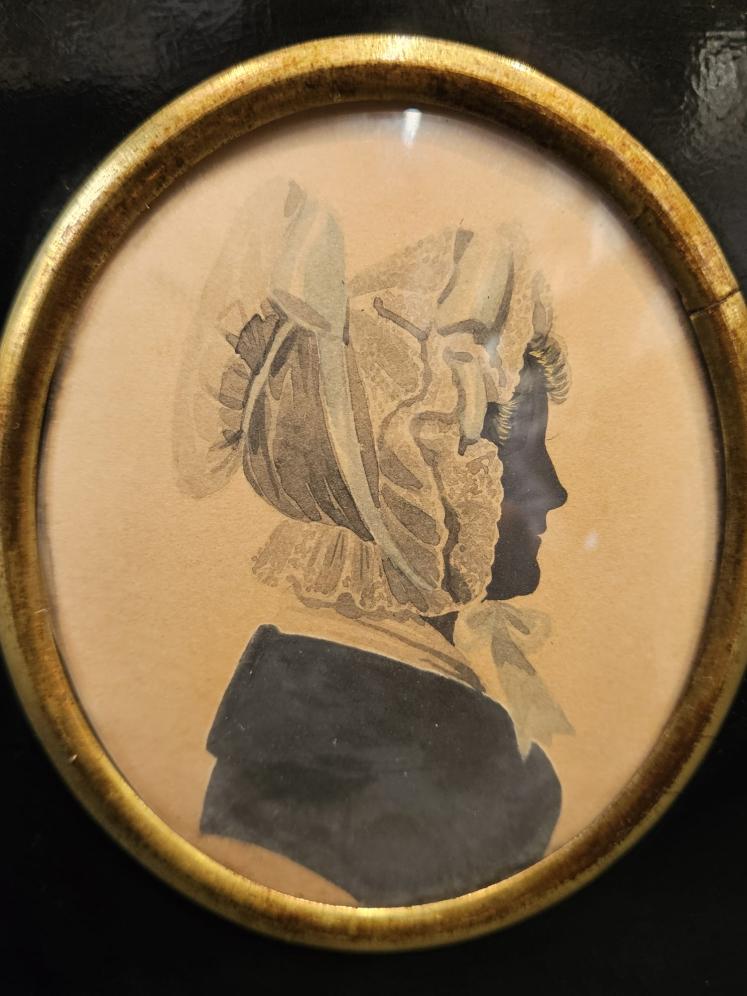 Victorian Framed Silhouette of a Lady - Image 4