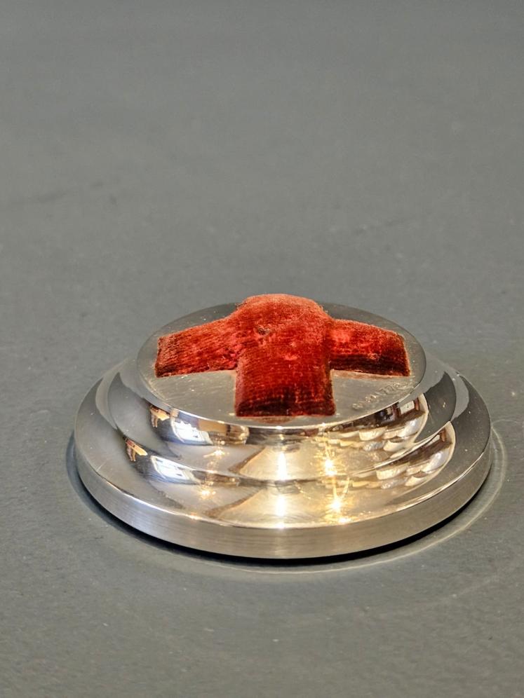 Rare Edwardian British Red Cross Silver Pin Cushion Paperweight - Image 4
