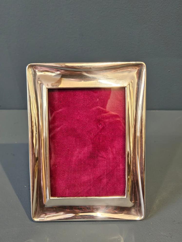 Early George V Silver Cushion Moulded Photo Frame - Image 1