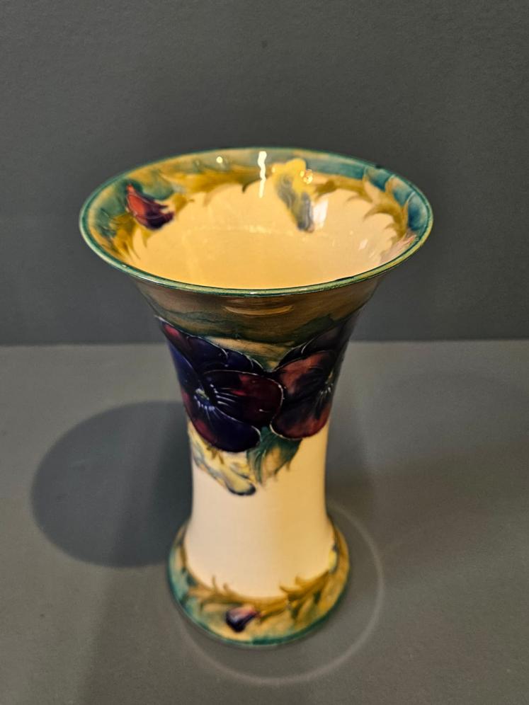 Moorcroft Pansy on White Vase - Image 2