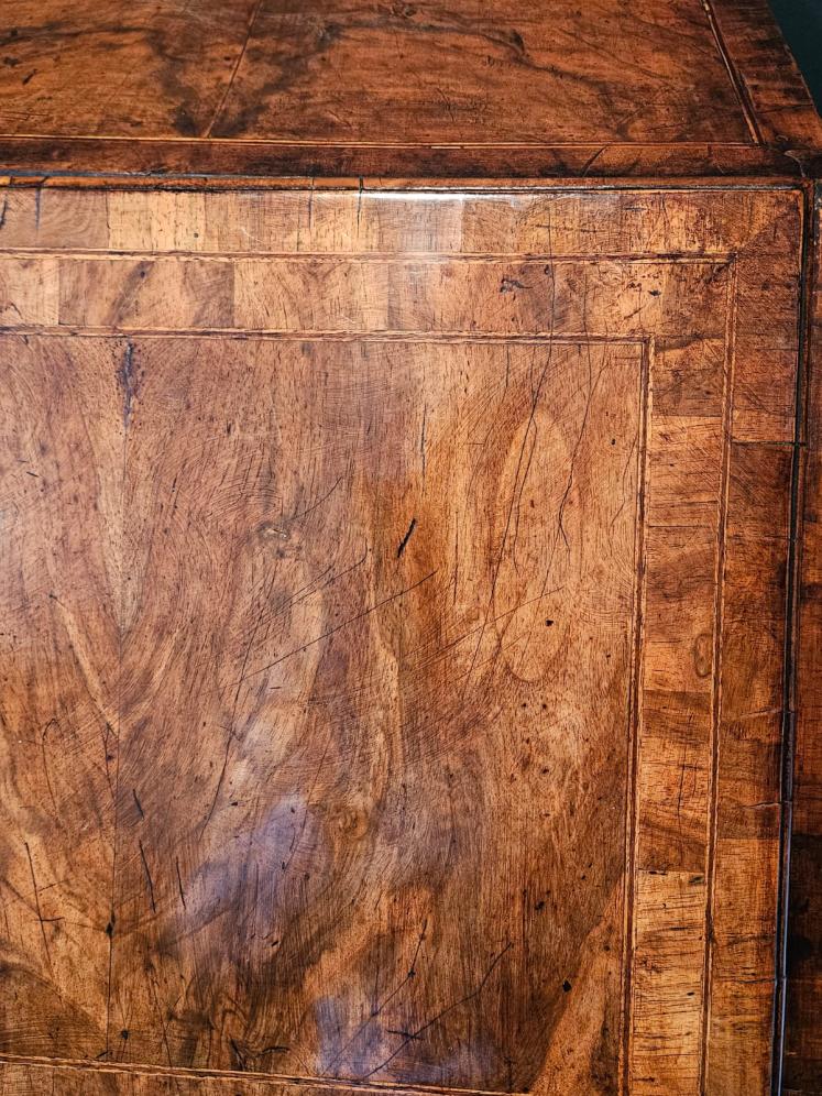 George I Walnut Bureau  - Image 8