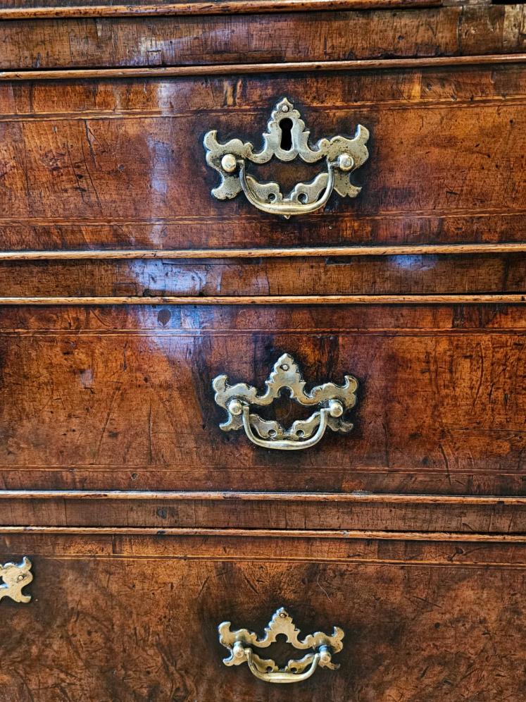 George I Walnut Bureau  - Image 4