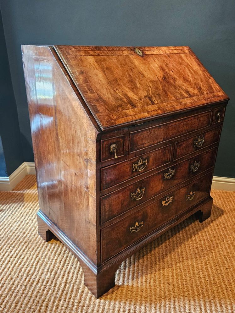 George I Walnut Bureau  - Image 2