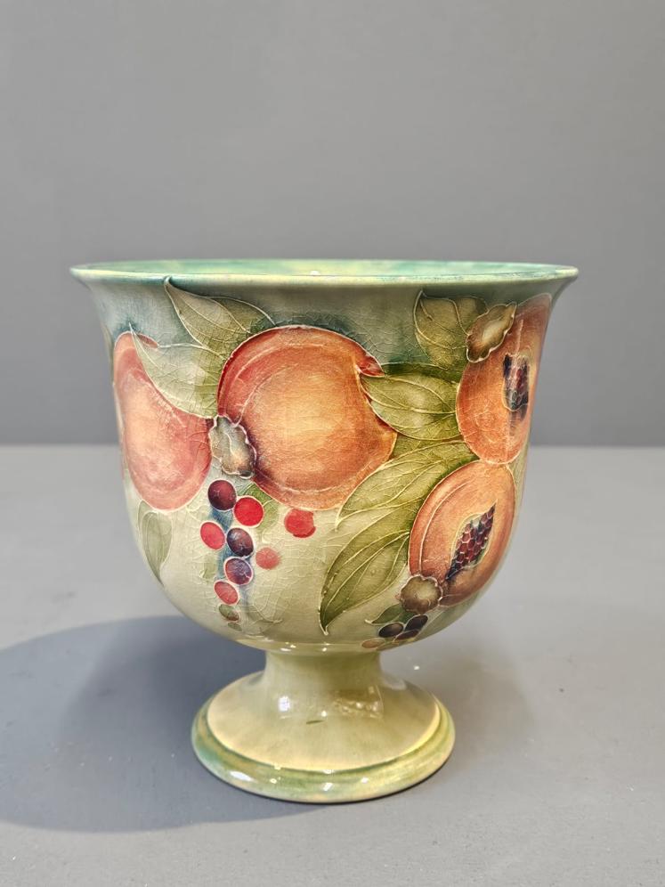 Rare Liberty Moorcroft Pomegranate on Green Pedestal Vase - Image 9