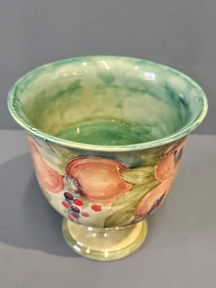 Rare Liberty Moorcroft Pomegranate on Green Pedestal Vase - Image 8
