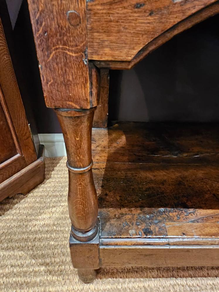 George III Oak Open Pot Board Dresser  - Image 9