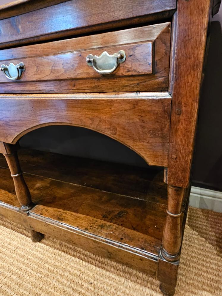 George III Oak Open Pot Board Dresser  - Image 5