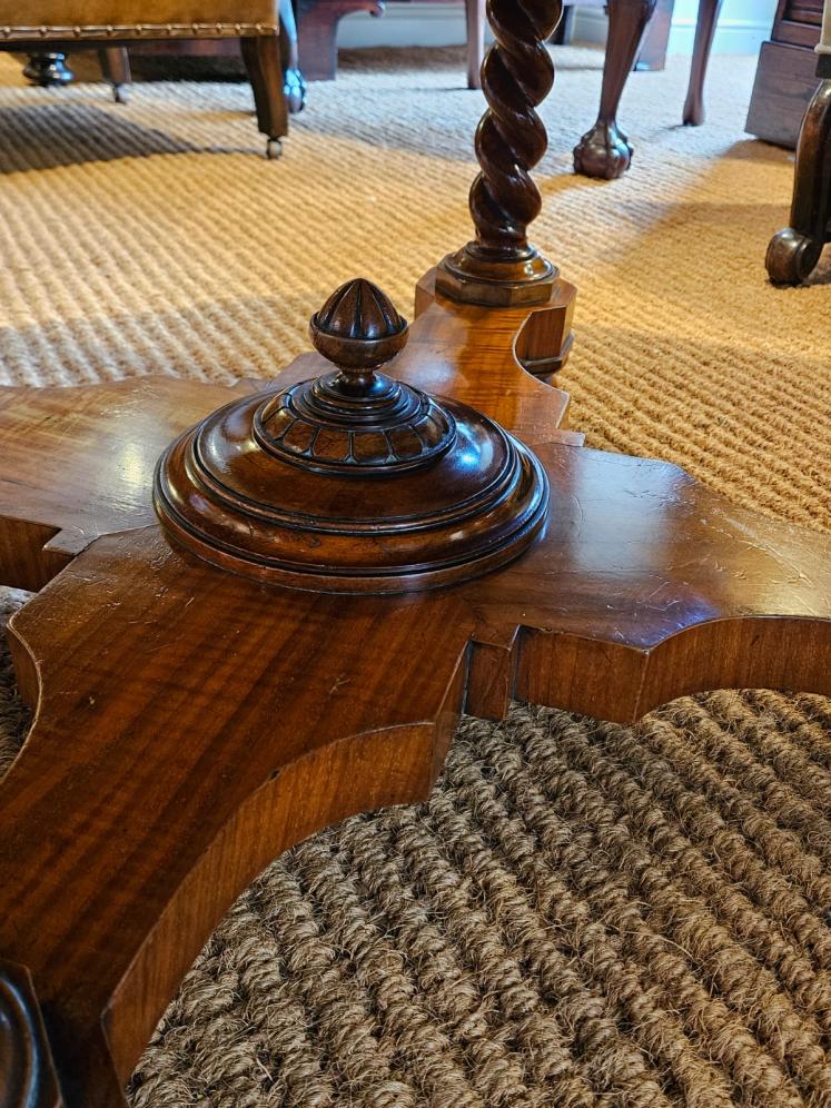 Large Superb Victorian Burr Walnut Octagonal Coffee Table  - Image 6