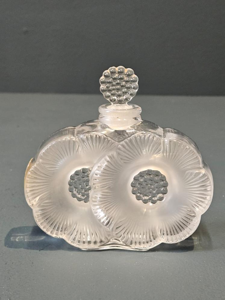 Lalique Deux Fleurs Perfume - Image 1