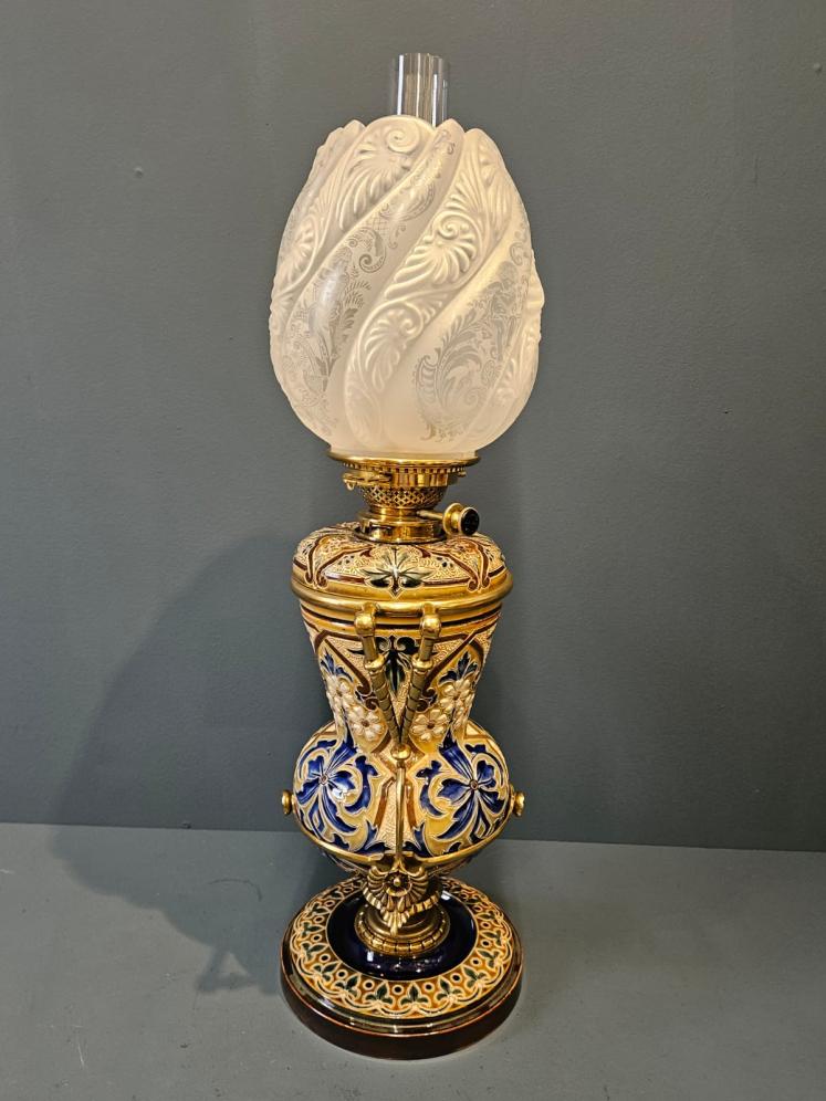 Immaculate Victorian Royal Doulton Lambeth Ware Oil Lamp - Image 8