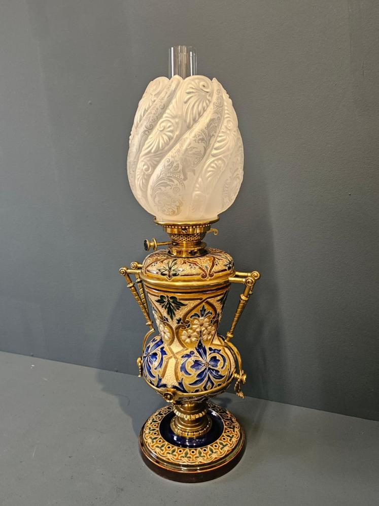 Immaculate Victorian Royal Doulton Lambeth Ware Oil Lamp - Image 7
