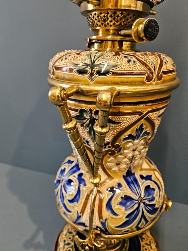 Immaculate Victorian Royal Doulton Lambeth Ware Oil Lamp - Image 6