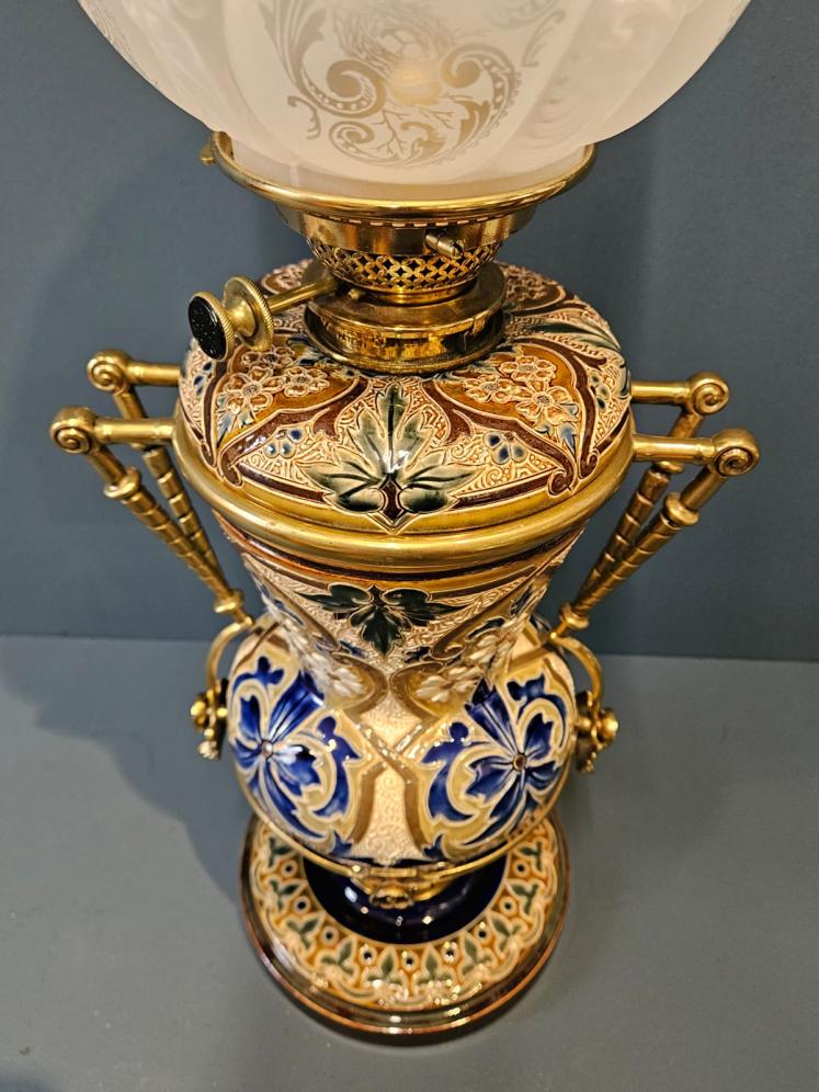 Immaculate Victorian Royal Doulton Lambeth Ware Oil Lamp - Image 4