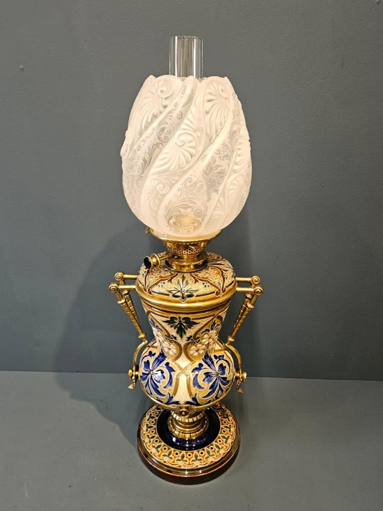 Immaculate Victorian Royal Doulton Lambeth Ware Oil Lamp - Image 2
