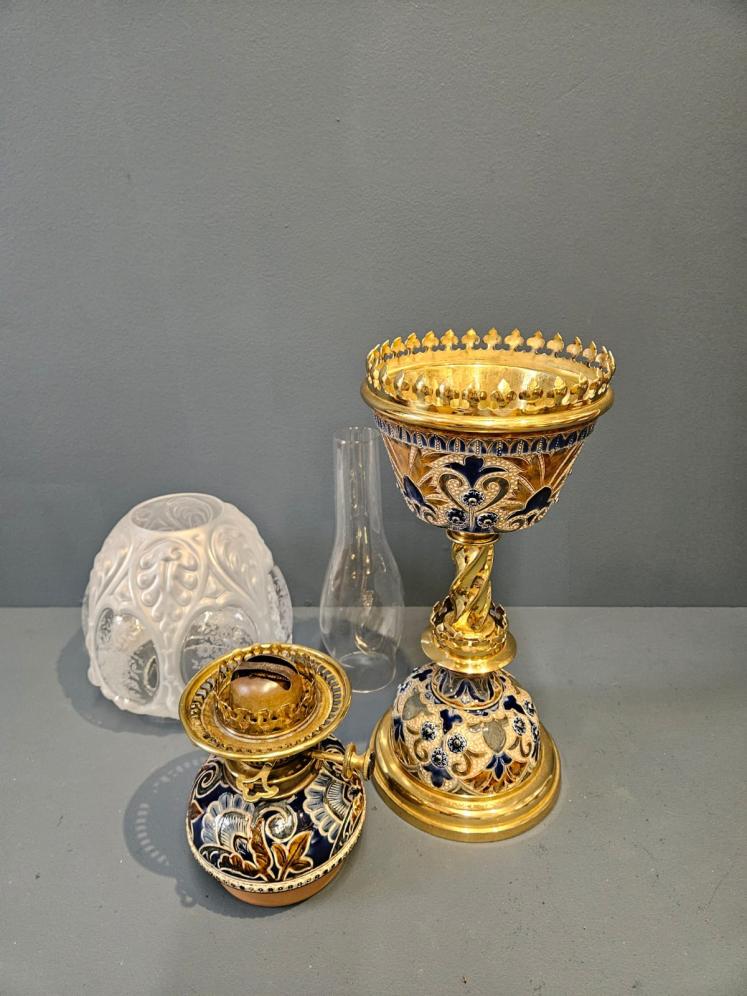 Victorian Royal Doulton Lambeth Ware Oil Lamp - Image 7
