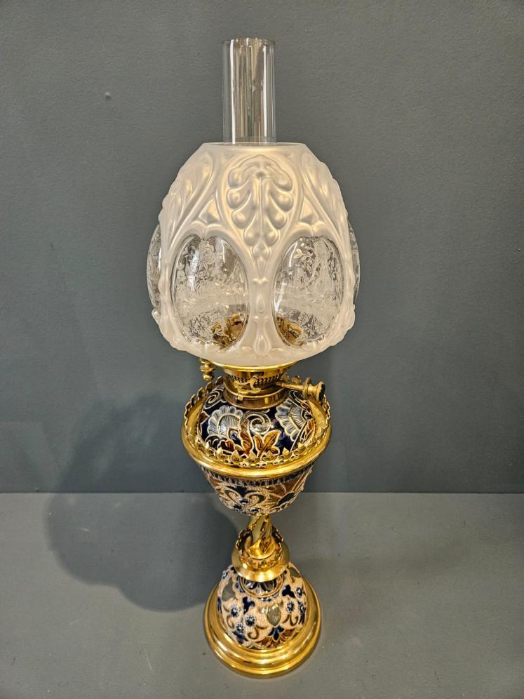 Victorian Royal Doulton Lambeth Ware Oil Lamp - Image 5