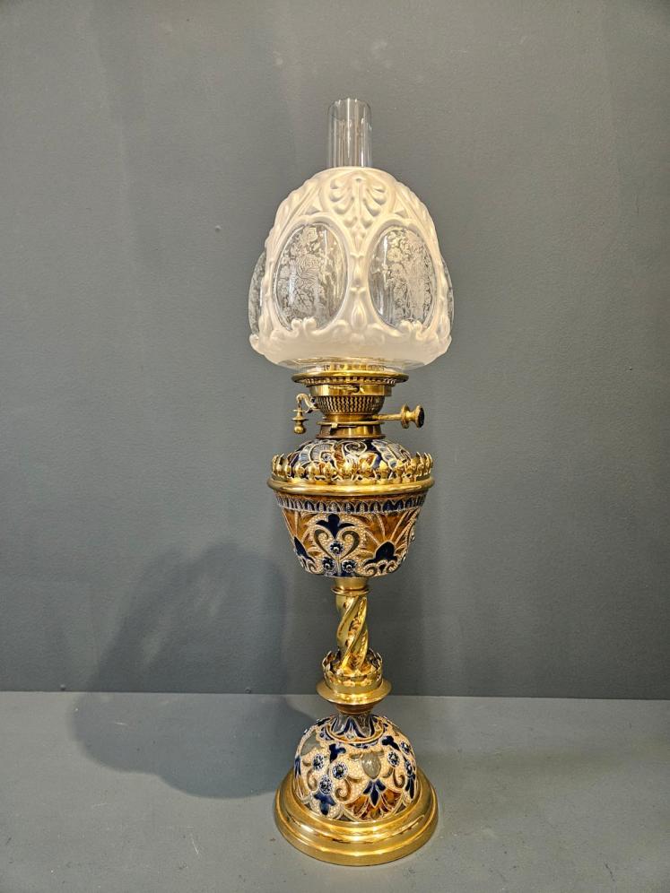 Victorian Royal Doulton Lambeth Ware Oil Lamp - Image 4