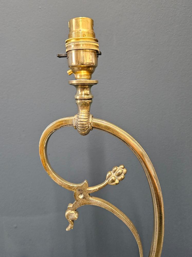 Unusual Late Victorian Brass Griffin Table Lamp - Image 5