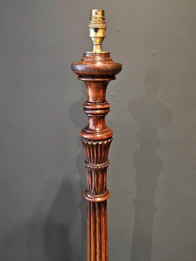 Edwardian Mahogany Lamp Standard - Image 3