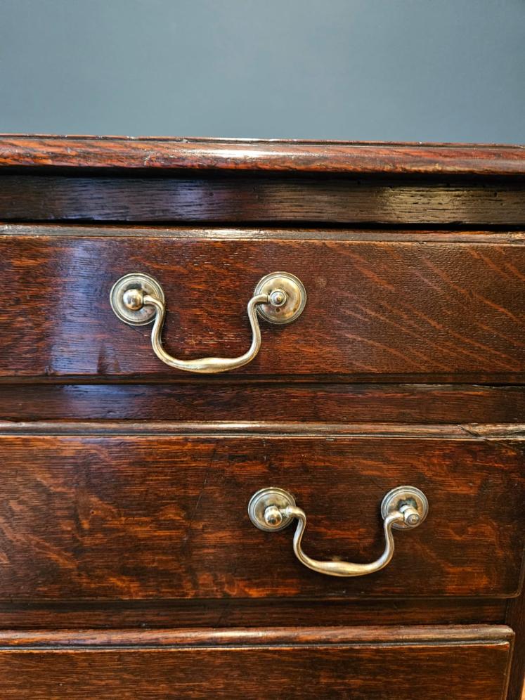 Small George III Oak Chest of Drawers - Image 6