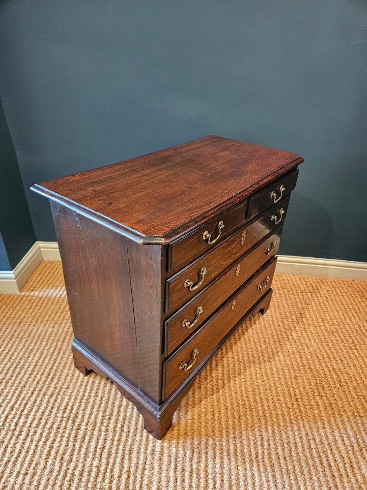 Small George III Oak Chest of Drawers - Image 4