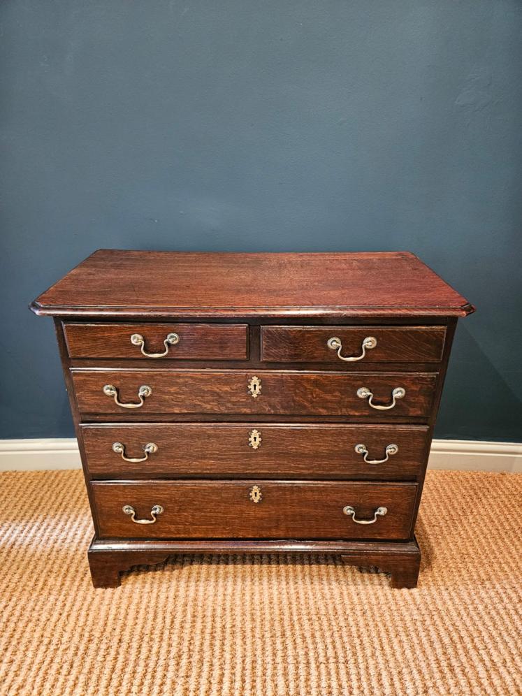 Small George III Oak Chest of Drawers - Image 2