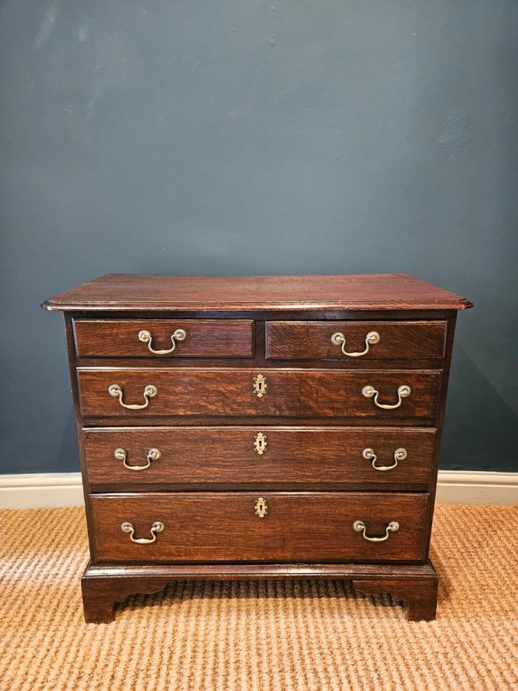 Small George III Oak Chest of Drawers - Image 1