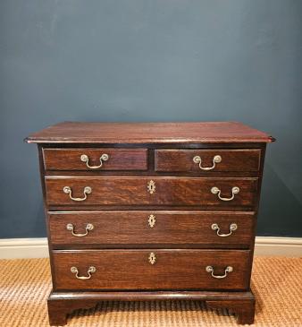 Small George III Oak Chest of Drawers - Image