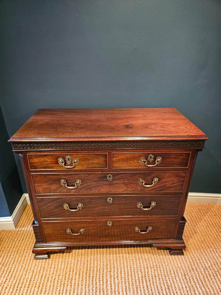 Outstanding Chippendale Period Mahogany Chest of Drawers - Image 8