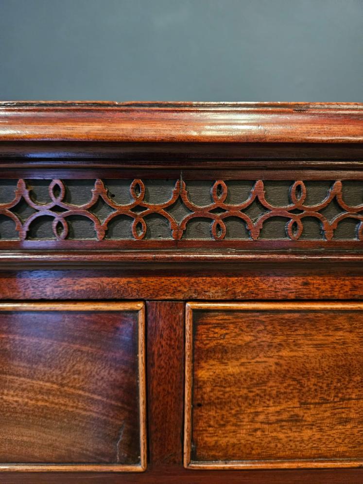 Outstanding Chippendale Period Mahogany Chest of Drawers - Image 6