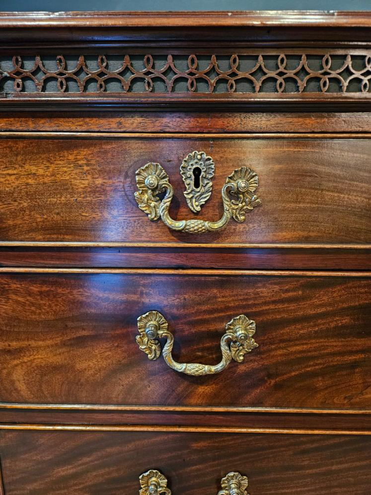 Outstanding Chippendale Period Mahogany Chest of Drawers - Image 5