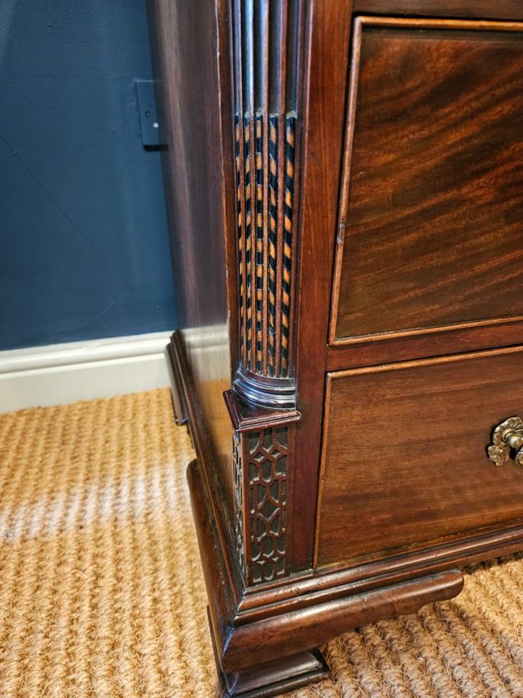 Outstanding Chippendale Period Mahogany Chest of Drawers - Image 4